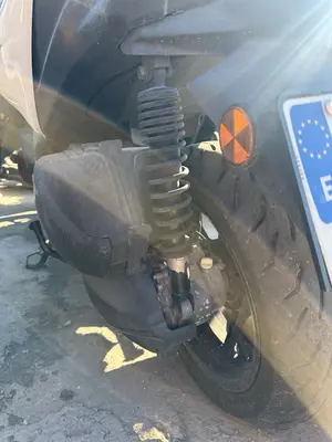 Foto de AMORTIGUADOR TRASERO IZQUIERDO YAMAHA X-MAX 300 292 cm3 - 20.6 kW (0 CV / 0 KW) foto 1