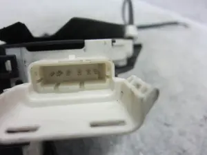 Foto de CERRADURA PUERTA TRASERA IZQUIERDA PEUGEOT 407 1.6 HDi FAP CAT (9HZ / DV6TED4) (109 CV / 80 KW) referencia 45977095 foto 2
