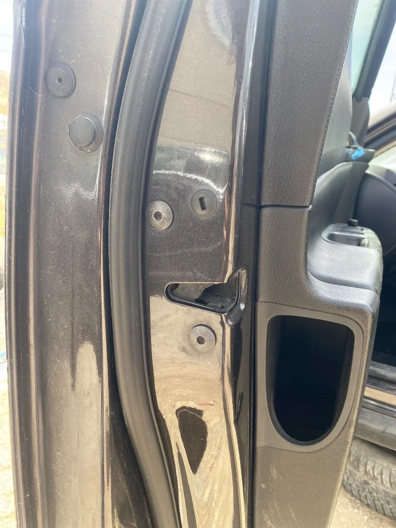 Foto de CERRADURA PUERTA DELANTERA IZQUIERDA VOLKSWAGEN PASSAT VARIANT (3C5) 2.0 TDI DPF (170 CV / 125 KW) referencia 3C1837015B