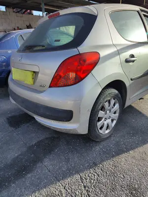 Foto de PARAGOLPES TRASERO PEUGEOT 207 1.4 HDi (68 CV / 50 KW) foto 2