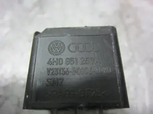 Foto de RELE AUDI A5 COUPE (8T) referencia 4H0951253A foto 4