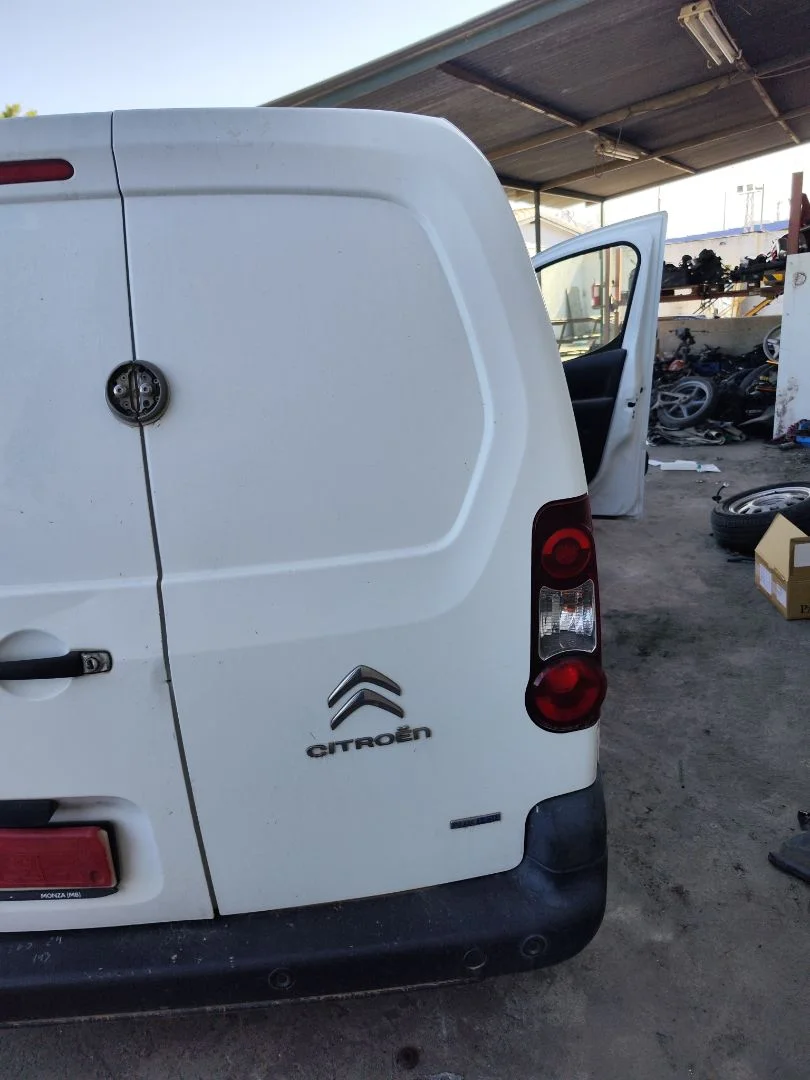 Foto de PORTON TRASERO DERECHO CITROEN BERLINGO FURGÓN 1.6 Blue-HDI FAP (99 CV / 73 KW)