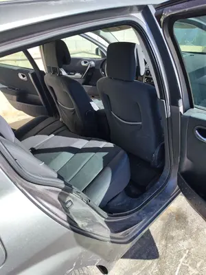 Foto de GOMAS CONTORNO PUERTA RENAULT MEGANE II BERLINA 5P 1.5 dCi Diesel (101 CV / 74 KW)