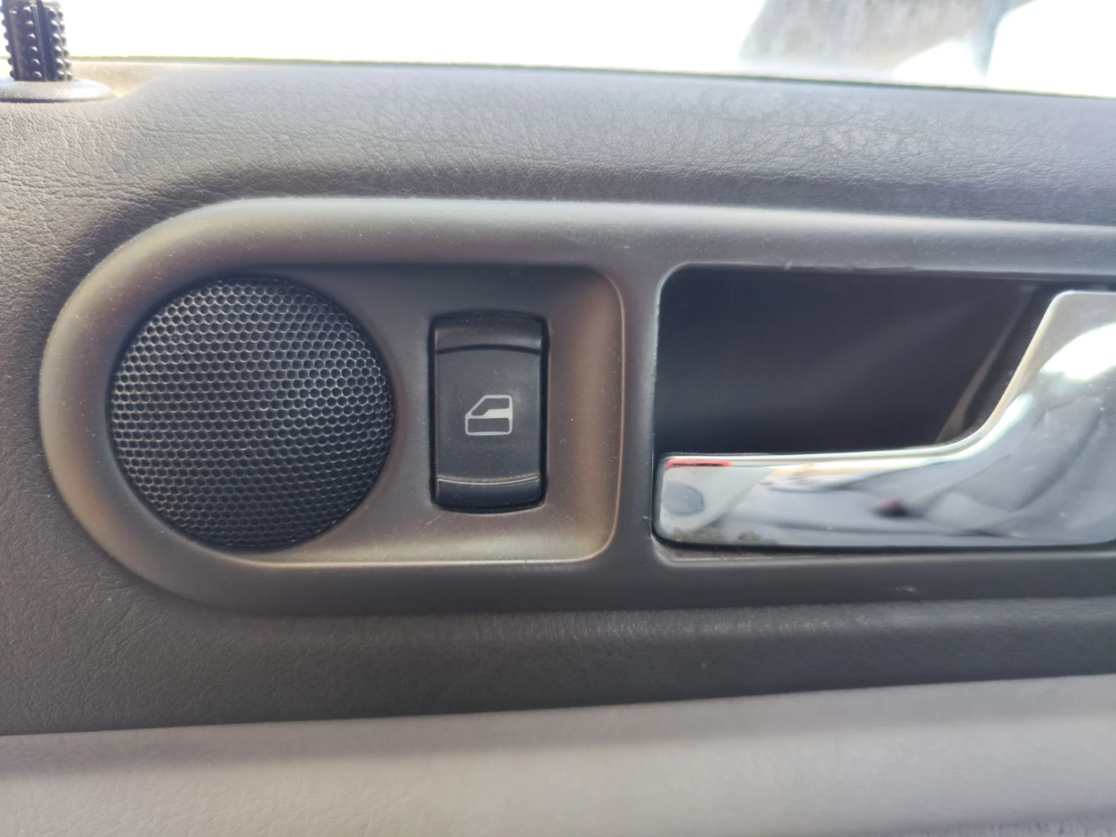 Foto de MANDO ELEVALUNAS TRASERO DERECHO VOLKSWAGEN PASSAT BERLINA (3B2) 1.9 TDI (116 CV / 85 KW)