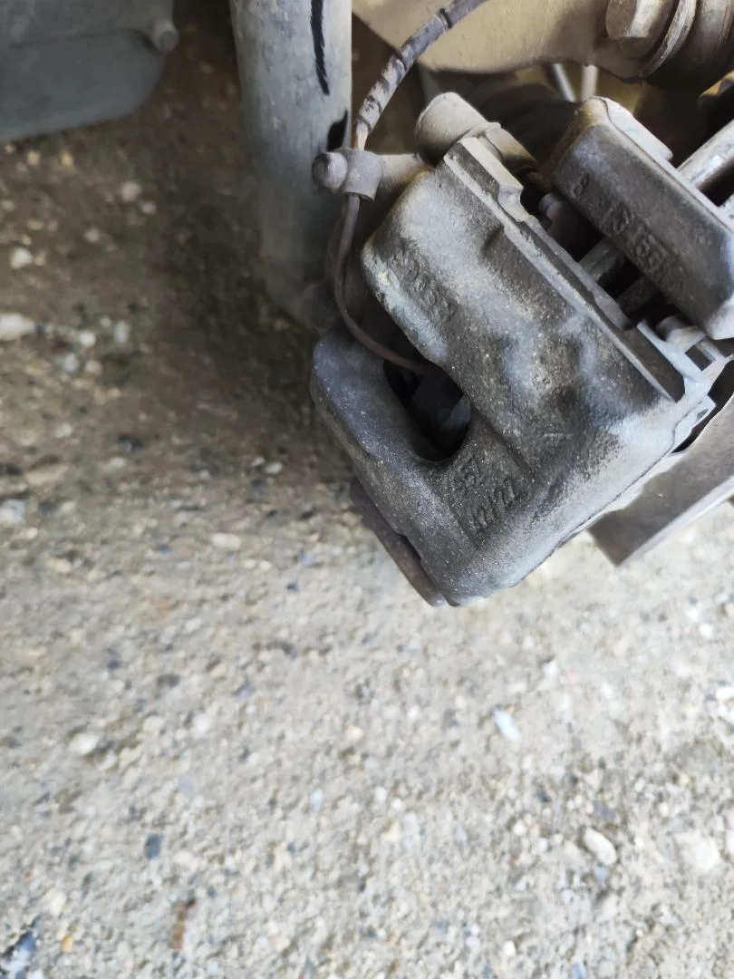 Foto de PINZA DE FRENO TRASERA DERECHA BMW SERIE X3 (E83) 2.0 16V Diesel CAT (150 CV / 110 KW)