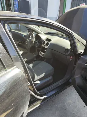Foto de GOMAS CONTORNO PUERTA OPEL CORSA D 1.2 16V CAT (Z 12 XEP / LB4) (80 CV / 59 KW)