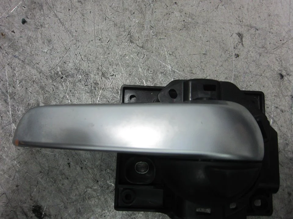 Foto de MANETA INTERIOR TRASERA IZQUIERDA FIAT 500X (334) 1.0 CAT (120 CV / 88 KW)