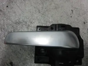 Foto de MANETA INTERIOR TRASERA IZQUIERDA FIAT 500X (334) 1.0 CAT (120 CV / 88 KW)