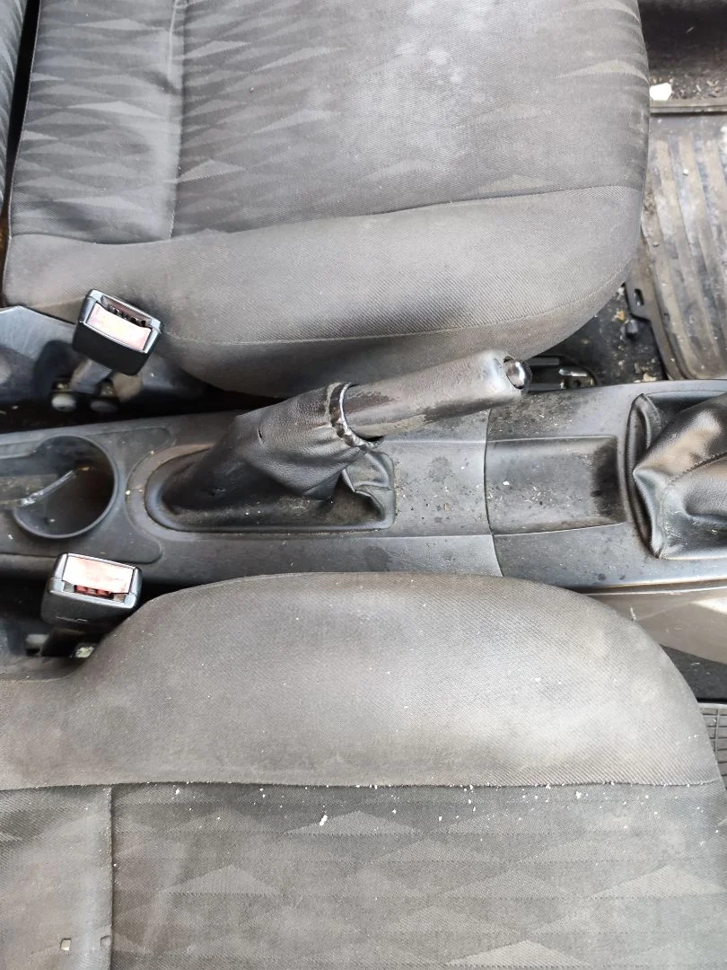 Foto de PALANCA FRENO FORD FOCUS FAMILIAR (CAK) 1.8 TDCi Turbodiesel CAT (116 CV / 85 KW)