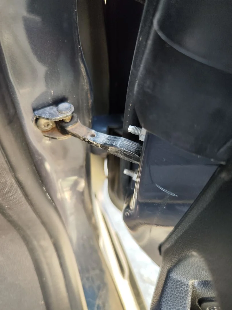 Foto de RETENEDOR PUERTA FORD FIESTA (CNN) 1.5 TDCi CAT (75 CV / 55 KW) referencia 1823301