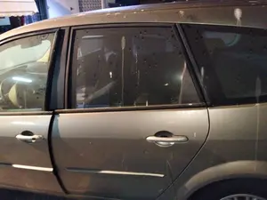 Foto de PUERTA TRASERA IZQUIERDA RENAULT SCENIC II (JM)