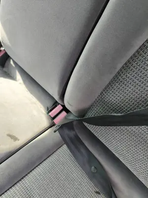 Foto de ENGANCHE CINTURON TRASERO IZQUIERDO PEUGEOT 407 SW 2.0 16V HDi FAP CAT (RHR / DW10BTED4) (136 CV / 100 KW)