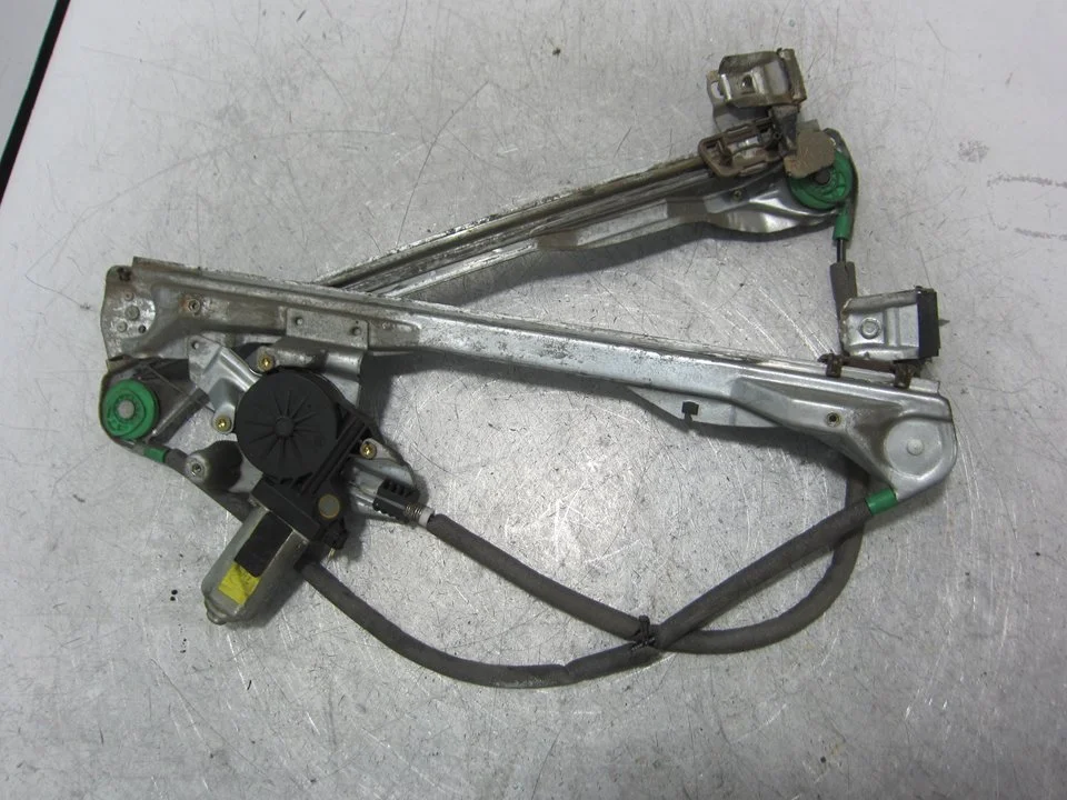 Foto de ELEVALUNAS DELANTERO DERECHO FORD FOCUS BERLINA (CAK) 1.6 16V CAT (101 CV / 74 KW) referencia XS4123200