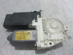Foto de MOTOR ELEVALUNAS DELANTERO DERECHO VOLKSWAGEN GOLF IV BERLINA (1J1)(10.1997) 1.6  (101 CV / 74 KW) referencia 1J1959802D