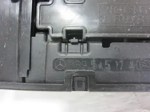 Foto de CAJA RELES / FUSIBLES MERCEDES-BENZ CLASE A (BM 169) 2.0 CDI CAT (82 CV / 60 KW) referencia 1695451740 foto 4