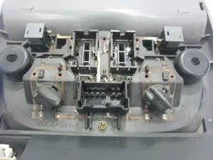 Foto de LUZ INTERIOR KIA CARENS (RS) 2.0 Turbodiesel CAT (113 CV / 83 KW) referencia 0K2FA51410 foto 4