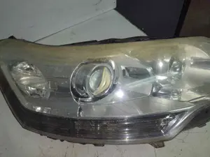 Foto de FARO DERECHO CITROEN C5 BERLINA referencia 9684845080