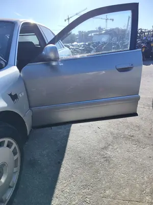 Foto de PUERTA DELANTERA IZQUIERDA AUDI A8 (D2) 4.2 V8 40V (310 CV / 228 KW) foto 2