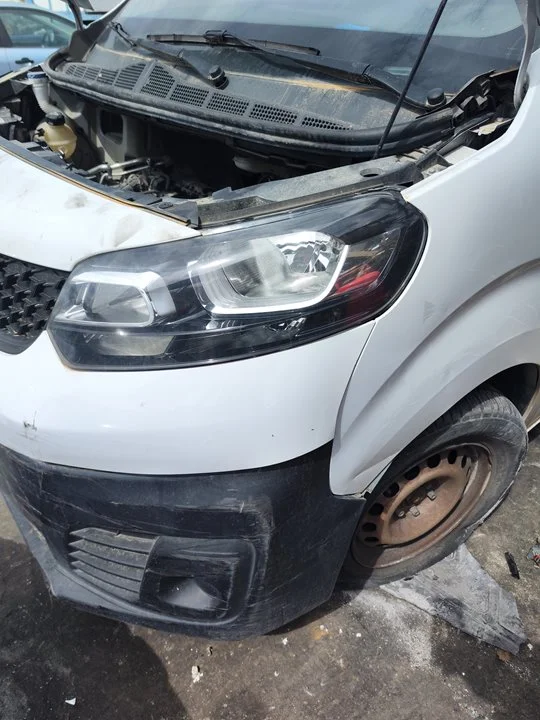 Foto de FARO IZQUIERDO FIAT SCUDO (506) FURGON 1.5 (100 CV / 75 KW) referencia 9808567780