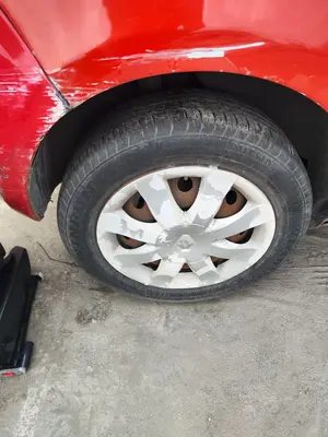 Foto de LLANTA RENAULT CLIO III 1.5 dCi Diesel CAT (86 CV / 63 KW)