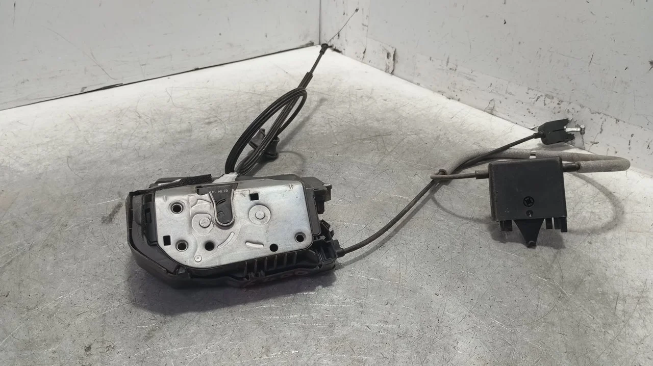 Foto de CERRADURA PUERTA TRASERA IZQUIERDA SEAT ALHAMBRA (710) 2.0 TDI (140 CV / 103 KW) referencia 7N0839015L