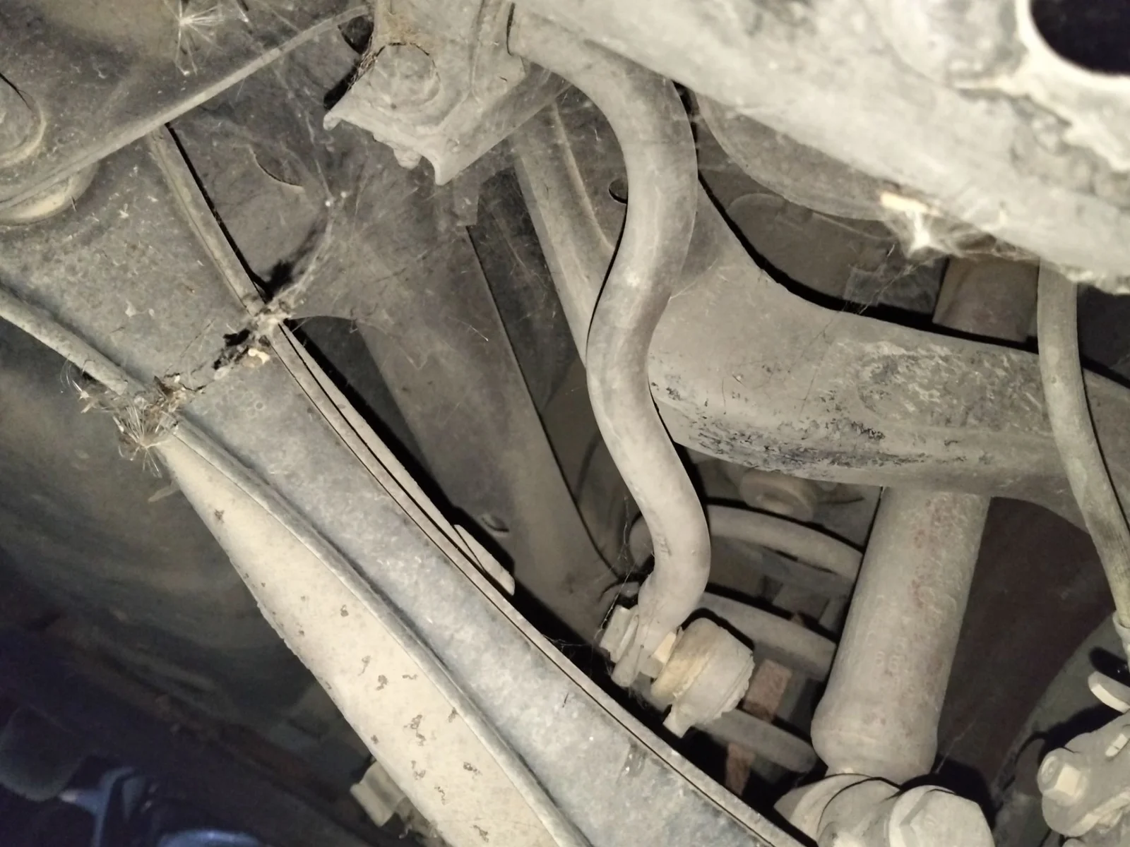 Foto de BARRA ESTABILIZADORA TRASERA AUDI A4 BERLINA (8E)