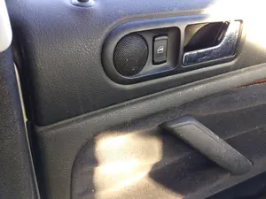 Foto de MANDO ELEVALUNAS TRASERO DERECHO VOLKSWAGEN PASSAT BERLINA (3B3) 1.9 TDI (131 CV / 96 KW)