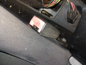 Foto de ENGANCHE CINTURON DELANTERO IZQUIERDO SMART FORFOUR 1.5 CDI CAT (68 CV / 50 KW)
