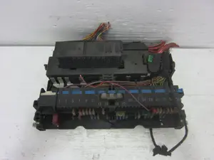 Foto de CAJA RELES / FUSIBLES BMW SERIE 3 BERLINA (E46) 2.0 16V Diesel CAT (136 CV / 100 KW) referencia MR19990610 foto 2