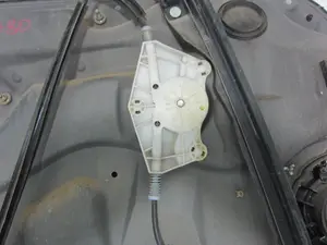 Foto de ELEVALUNAS DELANTERO DERECHO VOLKSWAGEN GOLF IV BERLINA (1J1)(10.1997) 1.6 16V (105 CV / 77 KW) referencia 1J4837766F foto 4