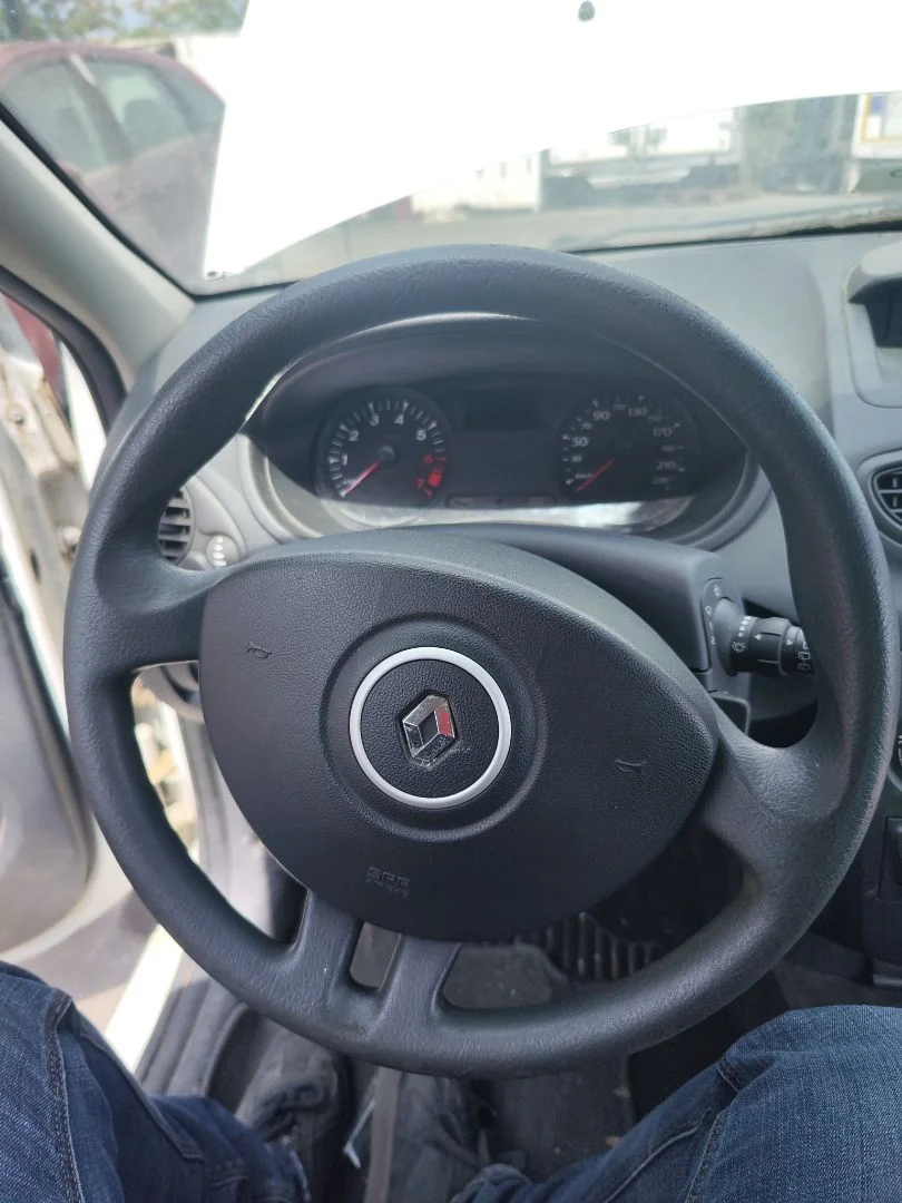 Foto de VOLANTE RENAULT CLIO III 1.2 16V (75 CV / 55 KW)
