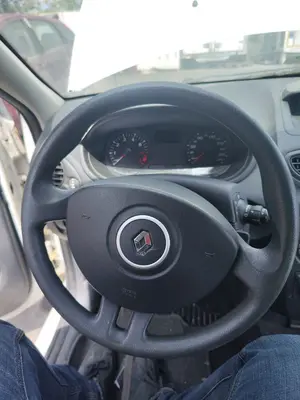 Foto de VOLANTE RENAULT CLIO III 1.2 16V (75 CV / 55 KW)