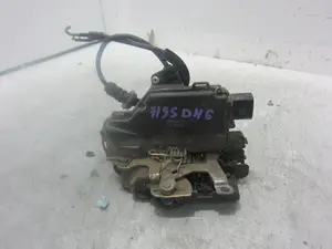 Foto de CERRADURA PUERTA DELANTERA DERECHA VOLKSWAGEN GOLF IV BERLINA (1J1)(10.1997) 1.9 TDI (101 CV / 74 KW) referencia 3B1837016A foto 4