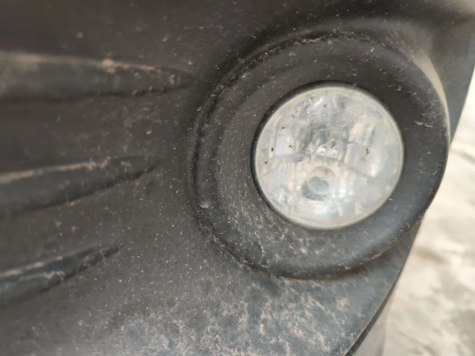 Foto de FARO ANTINIEBLA IZQUIERDO RENAULT MEGANE III BERLINA 5P 1.5 dCi Diesel FAP (110 CV / 81 KW)