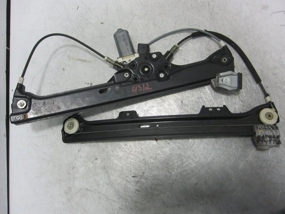 Foto de ELEVALUNAS DELANTERO IZQUIERDO BMW SERIE 5 BERLINA (E60) 3.0 Turbodiesel CAT (231 CV / 170 KW) referencia 7075667E