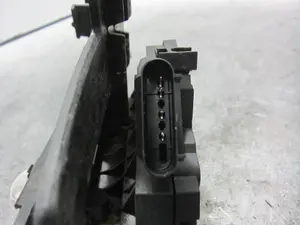 Foto de CERRADURA PUERTA DELANTERA DERECHA FORD FIESTA (CNN) 1.25 16V CAT (82 CV / 60 KW) referencia 8A61A21978A foto 3