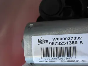 Foto de MOTOR LIMPIA TRASERO PEUGEOT 208 1.4 HDi FAP (68 CV / 50 KW) referencia 9673251380A foto 2
