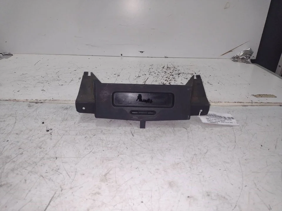 Foto de PANTALLA MULTIFUNCION RENAULT LAGUNA (B56) 2.2 Turbodiesel (113 CV / 83 KW) referencia P7700436307A