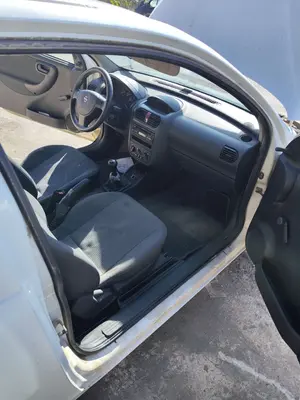 Foto de GOMAS CONTORNO PUERTA OPEL CORSA C 1.2 16V CAT (Z 12 XE / LW4) (75 CV / 55 KW)
