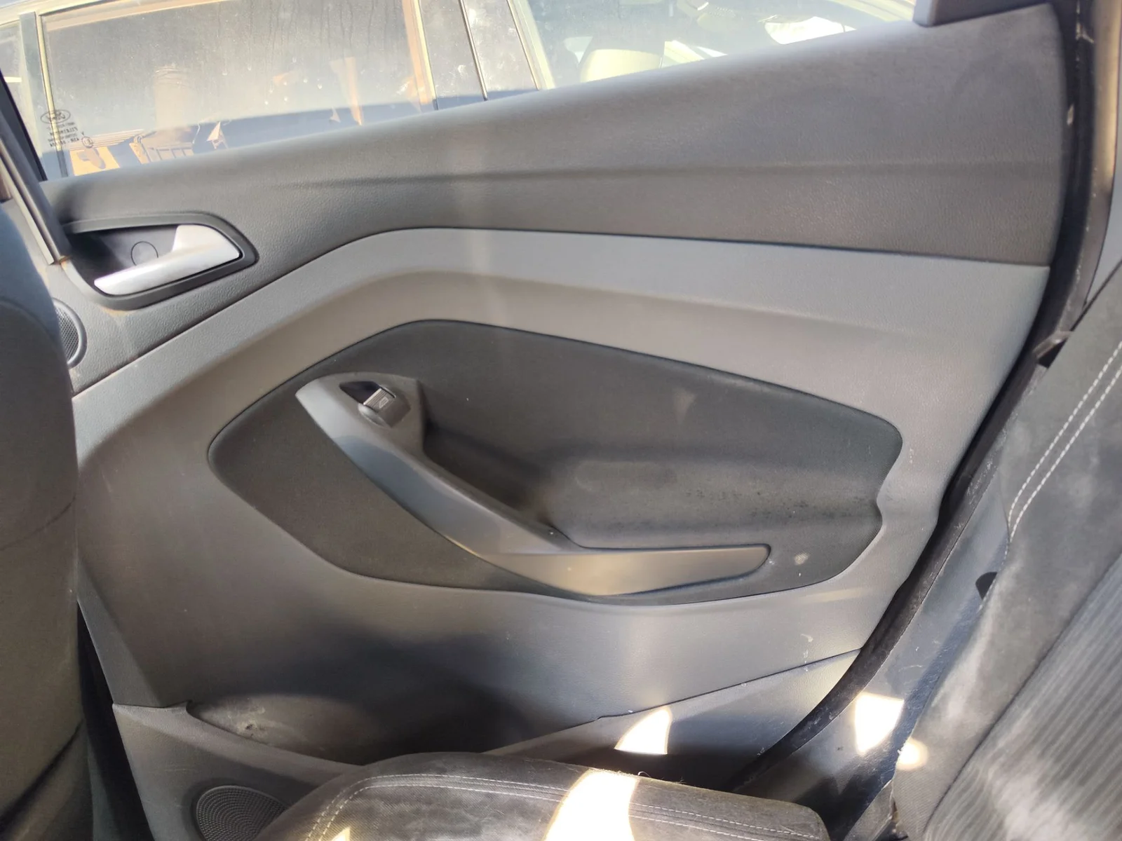 Foto de GUARNECIDO PUERTA TRASERA DERECHA FORD C-MAX (CB7) 1.6 TDCi CAT (116 CV / 85 KW)