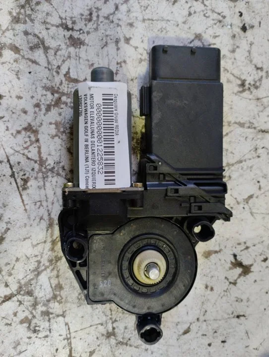 Foto de MOTOR ELEVALUNAS DELANTERO IZQUIERDO VOLKSWAGEN GOLF IV BERLINA (1J1)(10.1997) 1.6 (101 CV / 74 KW) referencia 130821765