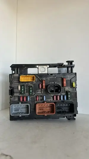 Foto de CAJA RELES / FUSIBLES PEUGEOT 307 (S1)(04.2001) referencia 9661707880 foto 2