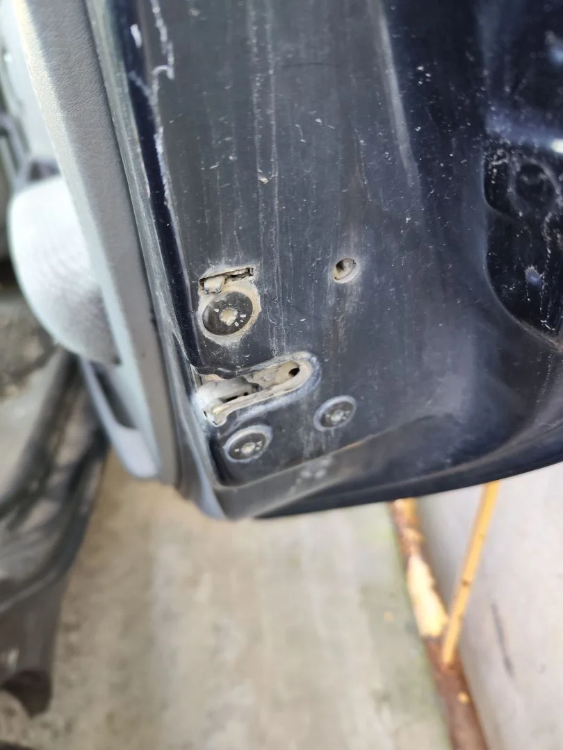 Foto de CERRADURA PUERTA TRASERA DERECHA RENAULT SCENIC I (JA...) 1.9 dCi Diesel CAT (102 CV / 75 KW) referencia 7700434602