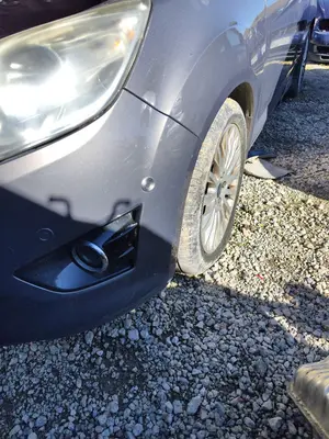 Foto de PARAGOLPES DELANTERO FORD C-MAX (CB7) 1.6 TDCi CAT (116 CV / 85 KW) foto 4