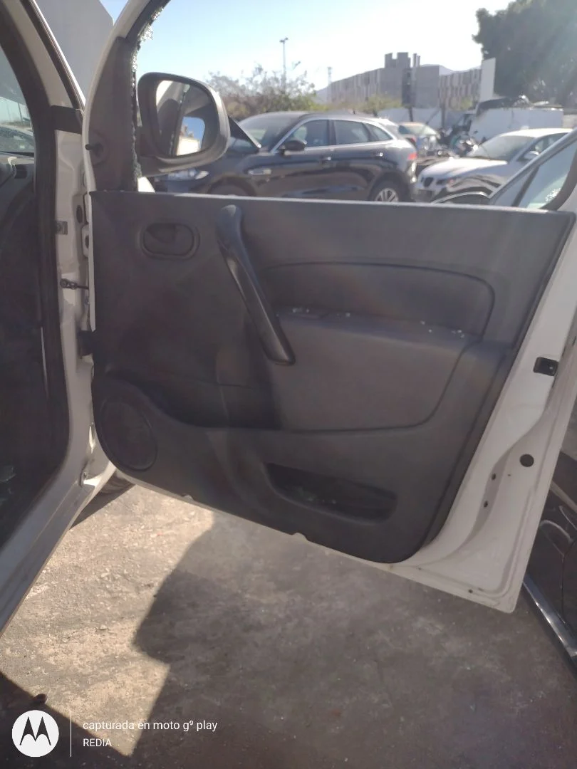 Foto de GUARNECIDO PUERTA DELANTERA DERECHA RENAULT KANGOO II (F/KW0) 1.5 dCi Diesel FAP (90 CV / 66 KW)