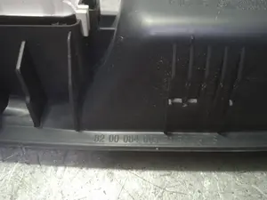 Foto de MANDO ELEVALUNAS DELANTERO DERECHO RENAULT CLIO II FASE II (B/CB0) 1.2 16V (75 CV / 55 KW) referencia 8200084005 foto 2