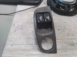 Foto de MANDO ELEVALUNAS DELANTERO IZQUIERDO RENAULT MEGANE I CLASSIC (LA0) referencia R207730D