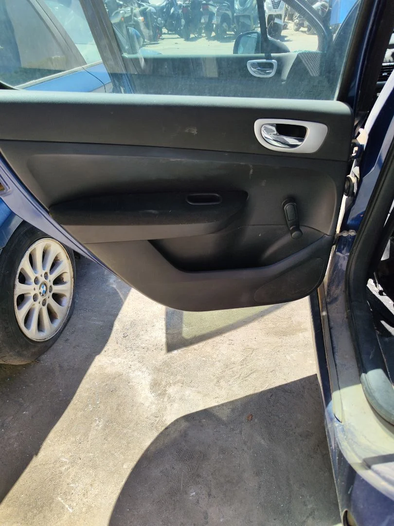 Foto de GUARNECIDO PUERTA TRASERA IZQUIERDA PEUGEOT 307 BERLINA (S2) 1.4 16V CAT (KFU / ET3J4) (88 CV / 65 KW)