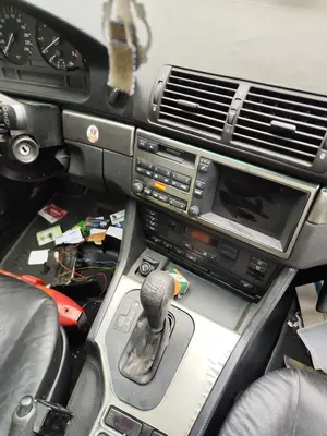 Foto de CONSOLA CENTRAL BMW SERIE 5 BERLINA (E39) 3.0 24V Turbodiesel CAT (193 CV / 142 KW)