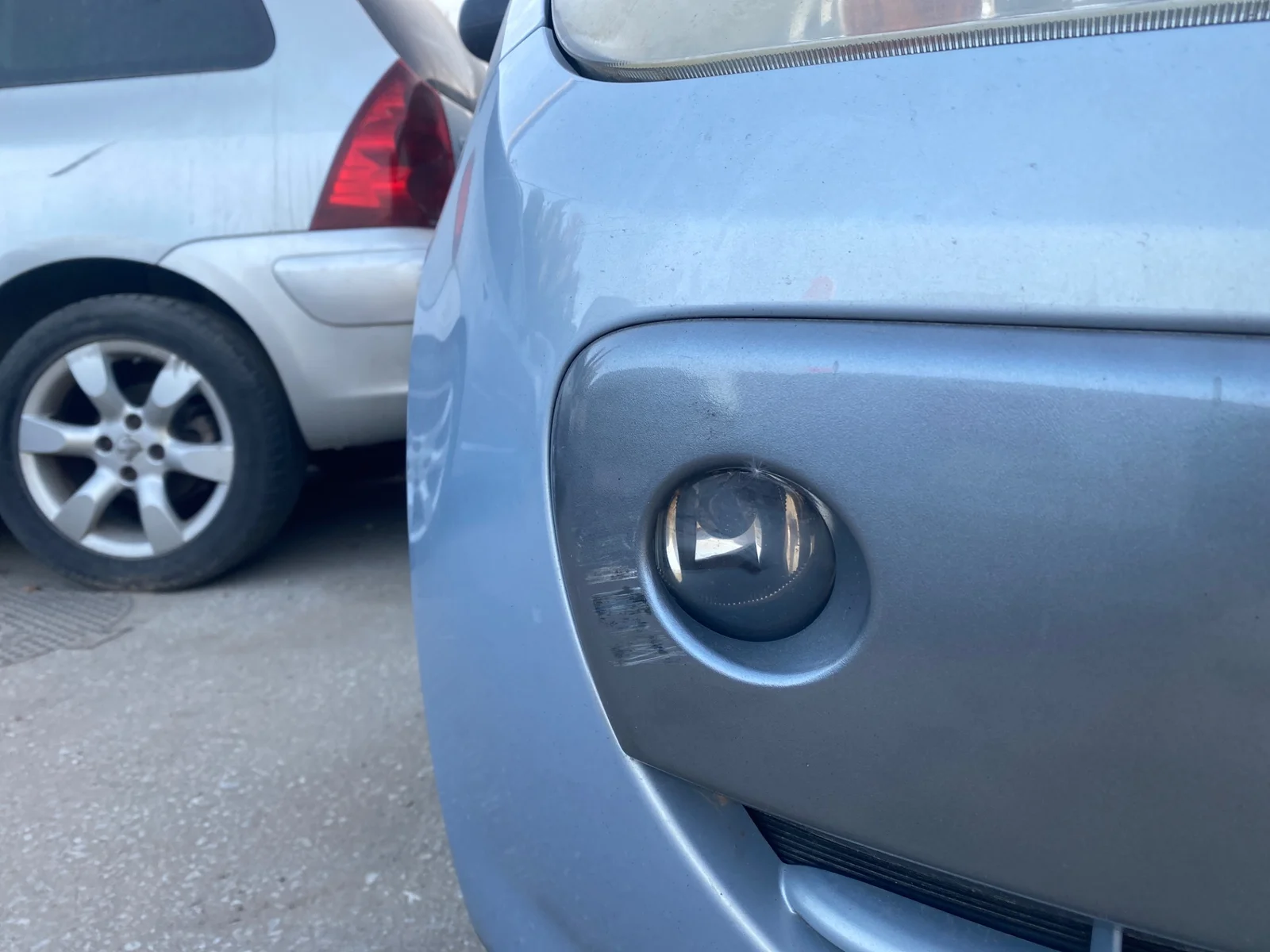Foto de FARO ANTINIEBLA DERECHO MITSUBISHI COLT CZ3 BERL. 5 (Z30A) 1.3 CAT (95 CV / 70 KW)